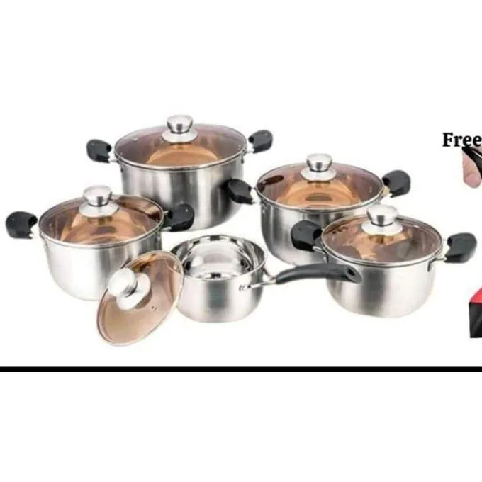 The full 10-piece cookware set